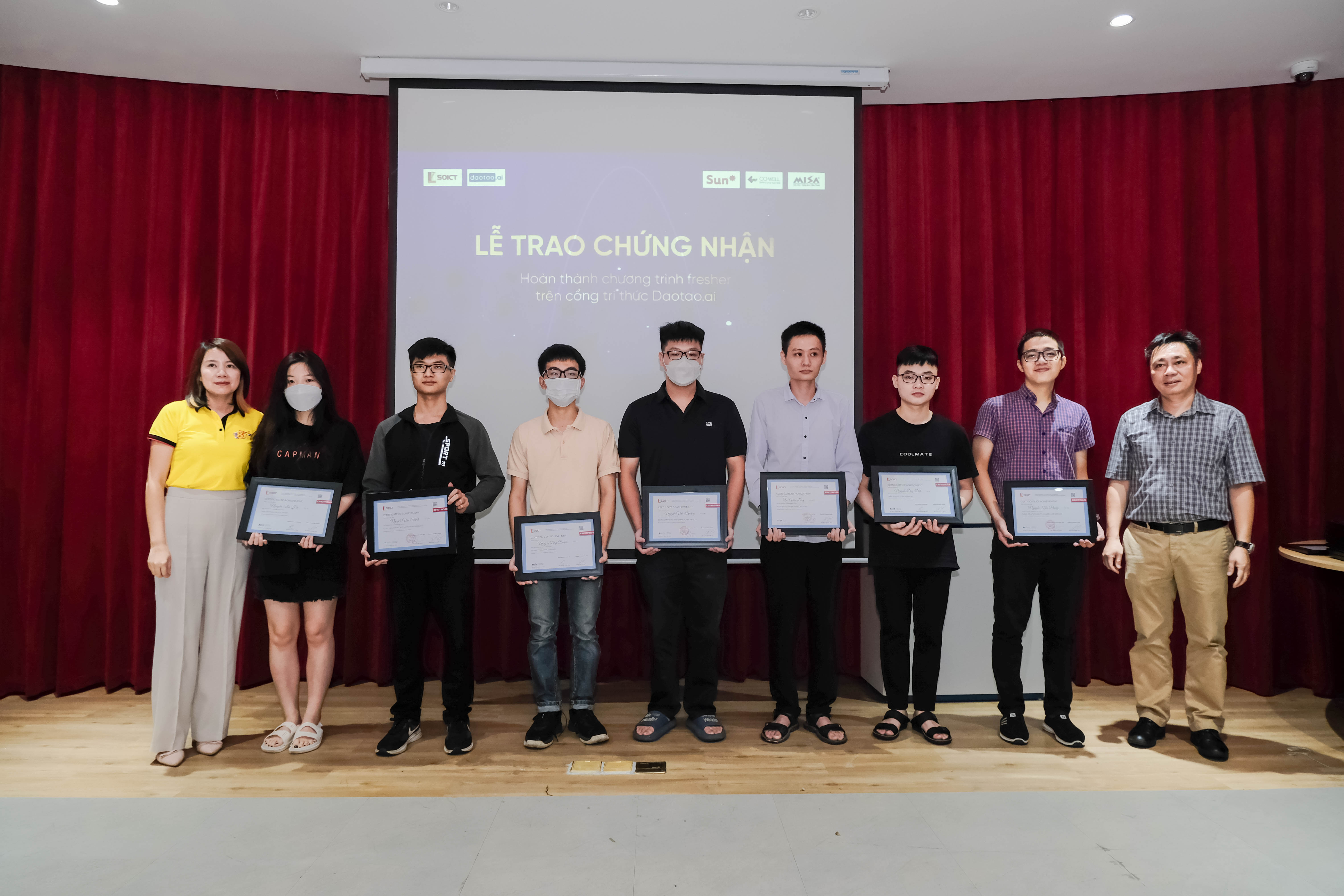 Lễ trao chứng nhận hoàn thành chương trình fresher trên nền tảng giáo dục số Daotao.ai