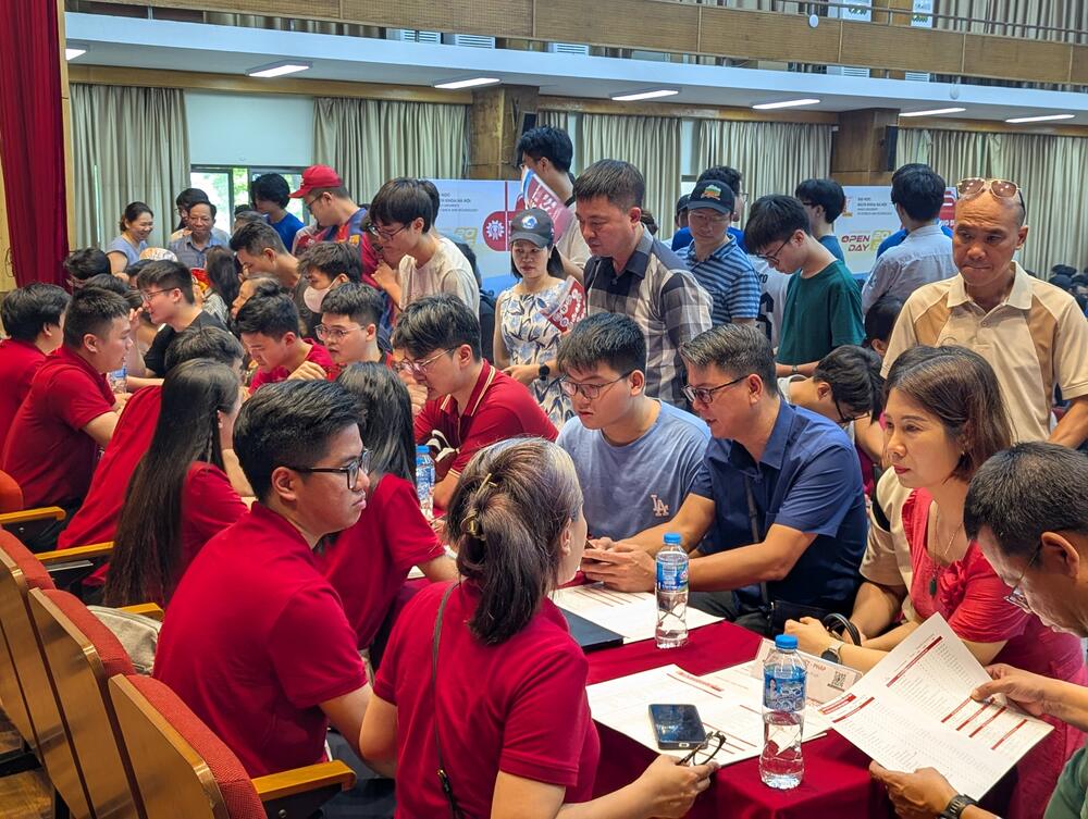 Trường CNTT&TT đồng hành tại Ngày hội Tư vấn tuyển sinh & Hướng nghiệp – Bách khoa OpenDay 2025